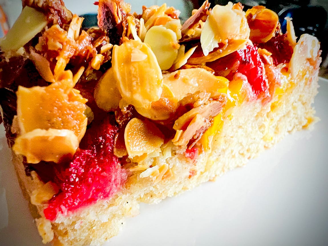 Recipe of moist rhubarb and almond cake with crunchy topping, vegan, milk free and gluten-free