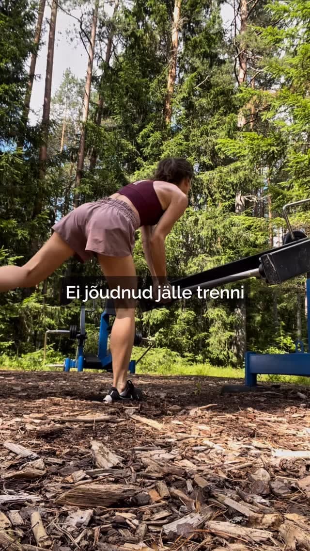 Mul pole õigeid riideid - võta siis poolõiged riided, võta need, mis on.

Mul pole motivatsiooni - seda ei maksa kunagi ootama jääda, nii ei muutu sinu elus midagi.

Trenn asub kaugel - tee kodus või kodu lähedal.

Olen vaimselt väsinud ja mul pole tuju - trenn taastab vaimsed ressursid ja meeleolu.

Trenn võtab liiga palju aega - tee lühemalt.

Ma ei oska ise trenni teha - võta mõni beginners exercise Youtube video ja proovi järgi teha. Või mine kiirkõndi tegema või sörkima. 

Ja no vaata seda video - olen siin nagu olen: nahk punane, mingeid arme täis, juuksed pole kuskiltpidi sätitud, valgus on ebaühtlane ja video rapub. 

Kui ma oleks nüüd kõigele sellele keskendunud, siis oleks jäänud see video postitamata. Ja tulevikus võibolla veel 100 video postitamata ja siis veel 100 asja tegemata...nii võib elu elamata jääda.
Sama ka trennimineku puhul.
Ära aja taga ideaalset hetke - seda ei pruugi kunagi tulla.

#trennjatoitumine #eluviis #mõtteviis #toitumine #enesejuhtimine