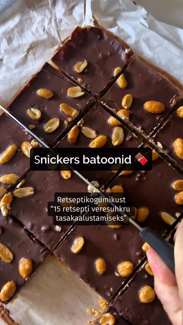 See mõnus magustoit:
✅ ei vaja küpsetamist
✅ on vegan
✅ valmib kiiresti
✅ on gluteeni- ja piimavaba

Retsepti leiad peatselt ilmuvast retseptikogumikust 
“15+5 veresuhkrut tasakaalustavat lihtsat ja maitsvat retsepti” 💚.

Kommenteeri postitust ning jagan sinuga kogumiku ilmudes sooduskoodi ✨.

#snickersretsept #tervislikmagustoit #magustoiduretsept #gluteenivaba #veganretsep